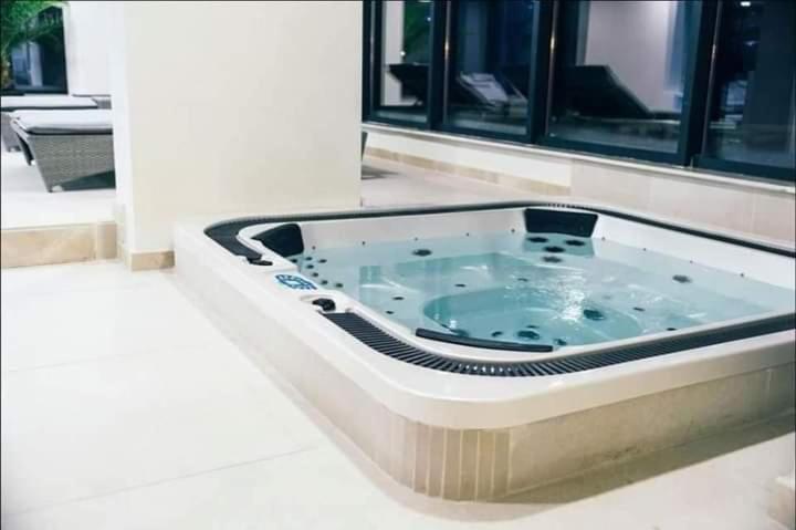 Alezzi Resort Luxury Apartament Prima Linie La Mare Нэводари Экстерьер фото